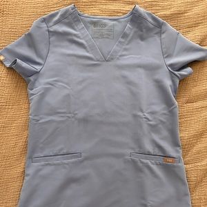 Figs Ceil Blue Casma Three Pocket Scrub Top XS